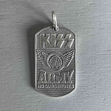 Кулон Kiss Army No Substitutes