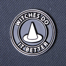 Значок Witches Do It Better круглий