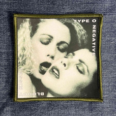 Нашивка Type O Negative - Bloody Kisses друкована зелена кайма