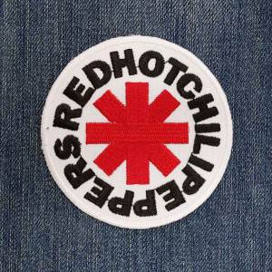 Нашивка Red Hot Chili Peppers вишита біла